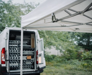 näyttökuva 2026 03 23 kello 13.00.16 juhlateltan kuljetus ja pystytys pääkaupunkiseudulla